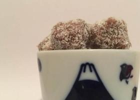Keto-bombones de coco (Coconut balls) 