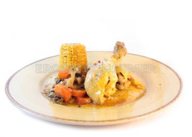 Pollo guisado con verduras y maíz. Imagen: Consumer Eroski