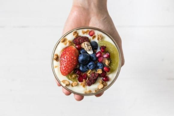 Copa de yogur con frutas 