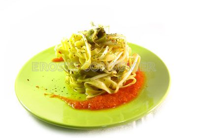 Tallarines con verduras y brotes de soja. Imagen: Consumer Eroski