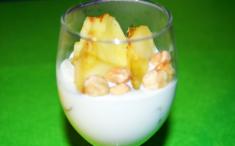 Copa de yogurt griego con base de manzana. Imagen: HSJDBCN