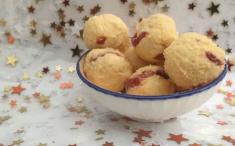 Keto-bolas de queso con pimiento del piquillo (Pimiento Cheese Ball)