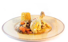 Pollo guisado con verduras y maíz. Imagen: Consumer Eroski